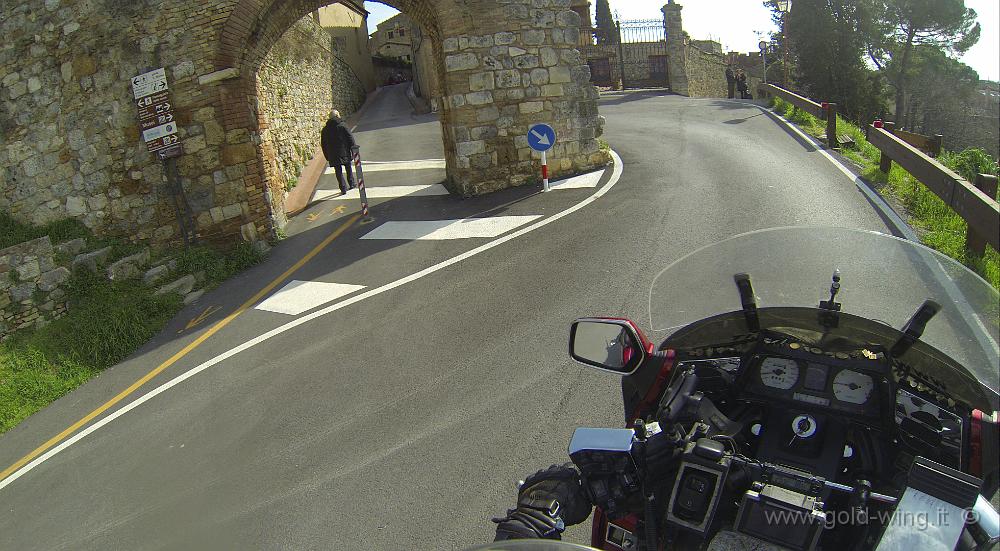 GOPR0107.JPG - San Gimignano: io non sapevo che non si poteva entrare in moto
