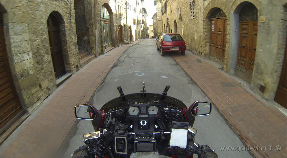GOPR0110.JPG - San Gimignano: io non sapevo che non si poteva entrare in moto