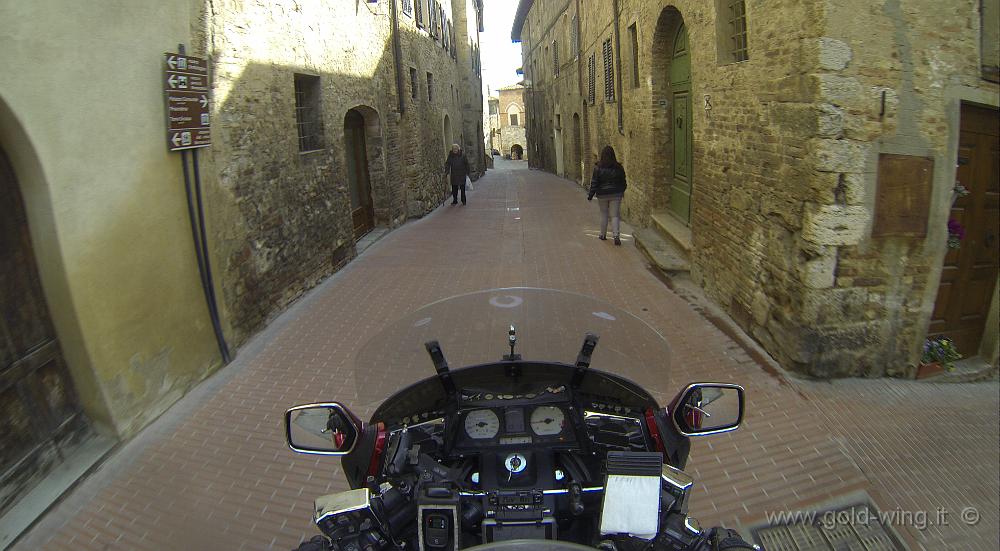 GOPR0111.JPG - San Gimignano: io non sapevo che non si poteva entrare in moto