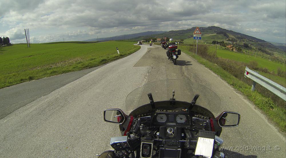 GOPR0305.JPG - Presso Volterra. Comincia a "bloccarci" un fuoristrada bianco