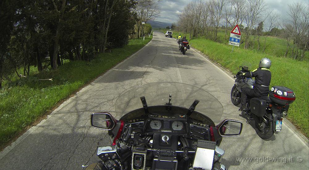 GOPR0335.JPG - Dopo Volterra... non ne posso più. Supero le moto...