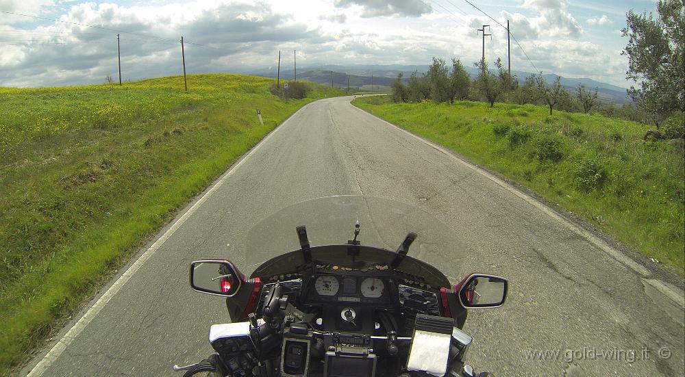GOPR0340.JPG - Dopo Volterra: finalmente strada libera davanti alla moto