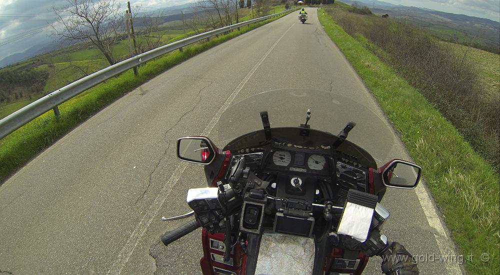 GOPR0342.JPG - Dopo Volterra: le moto degli amici mi superano