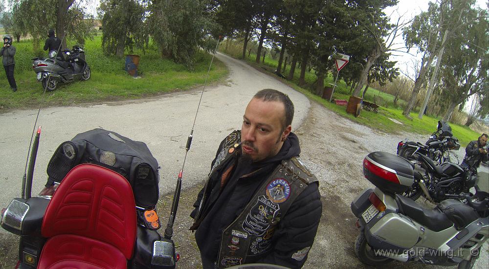 GOPR0749.JPG - Arrivo alla sede del Germi Tuscany Motor Club: il Presidente ci accoglie