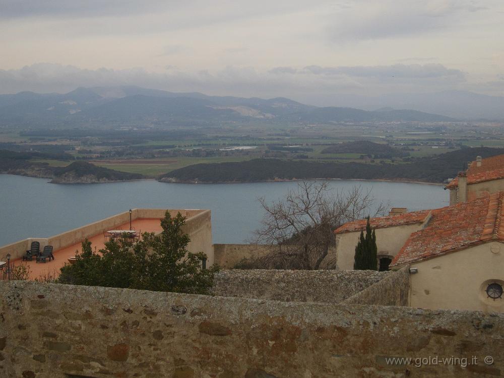 IMG_0094.JPG - Il Golfo di Baratti visto dalla Rocca di Populonia