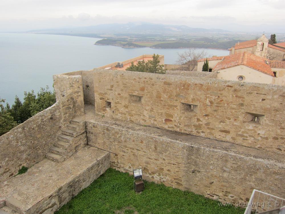 IMG_0095.JPG - Il Golfo di Baratti visto dalla Rocca di Populonia