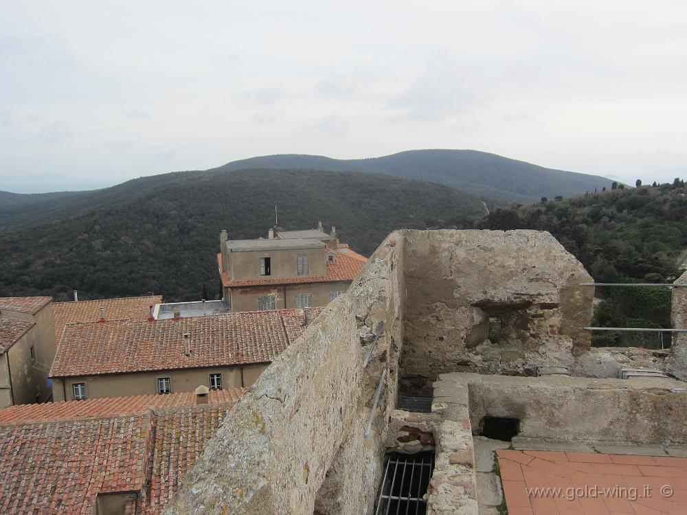 IMG_0109.JPG - Panorama dalla cima della Rocca di Populonia