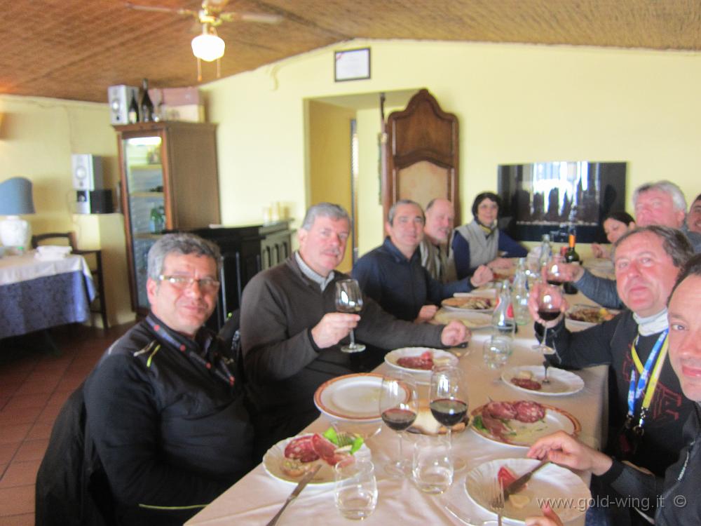 IMG_0205.JPG - Passignano sul Trasimeno: ristorante (scusate il fuori fuoco, ma non l'ho scattata io)