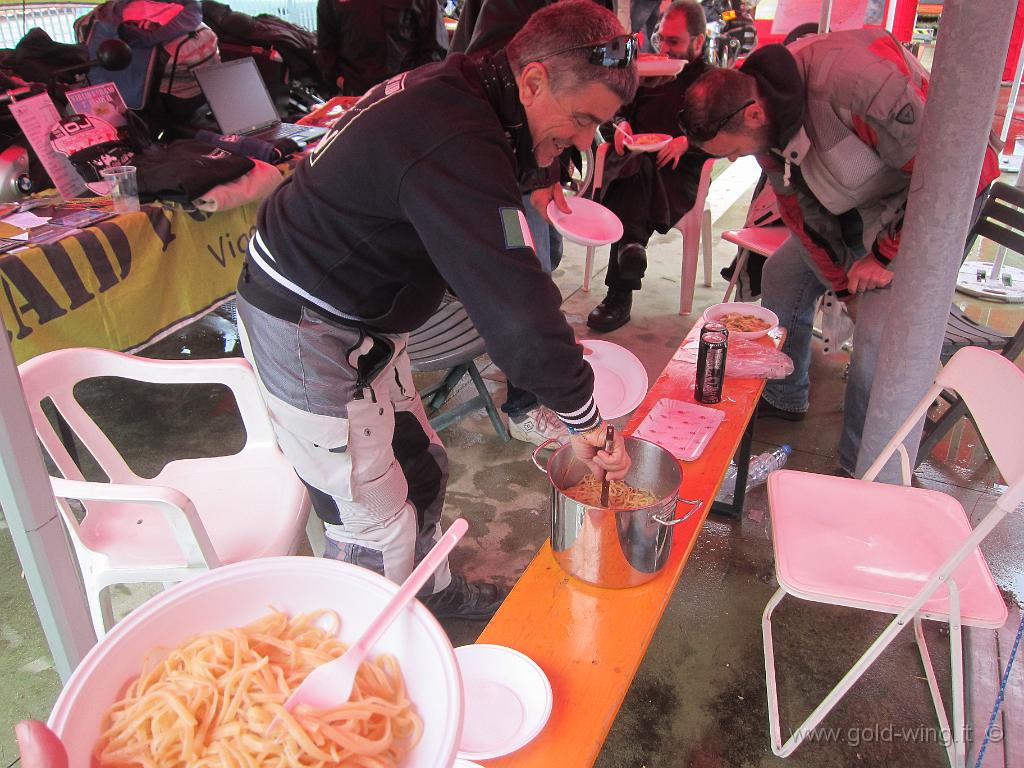 IMG_0012.JPG - A pranzo, tutti insieme!