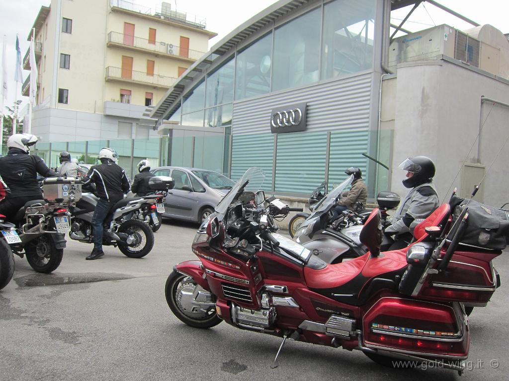 IMG_0009.JPG - Partenza dall'Honda Magazine di Salerno: il mio amico "Orso Bianco" sulla sua Pan European