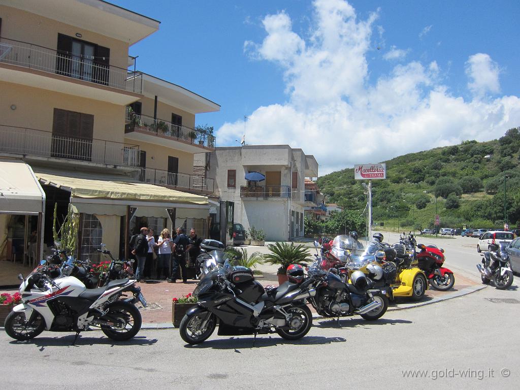 IMG_0049.JPG - Sosta caffè a Piana di Velia