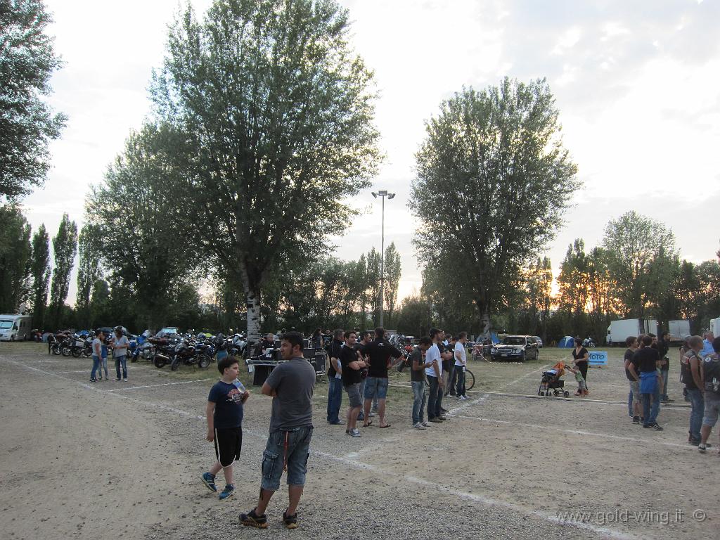 IMG_0033.JPG - Area dei concerti e parcheggio