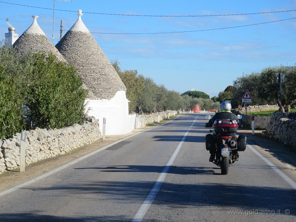 IMG_1516.JPG - Alberobello: moto e trulli