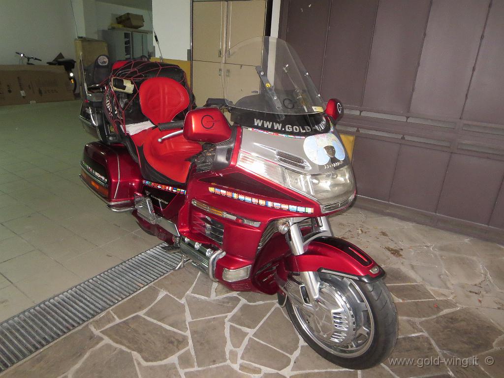 IMG_0007.JPG - Lecce: la moto, carica dei bagagli