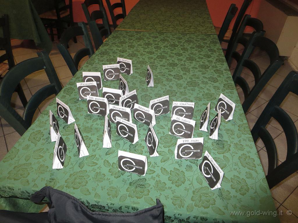 IMG_0024.JPG - Segnaposti per gli amici che arriveranno domani