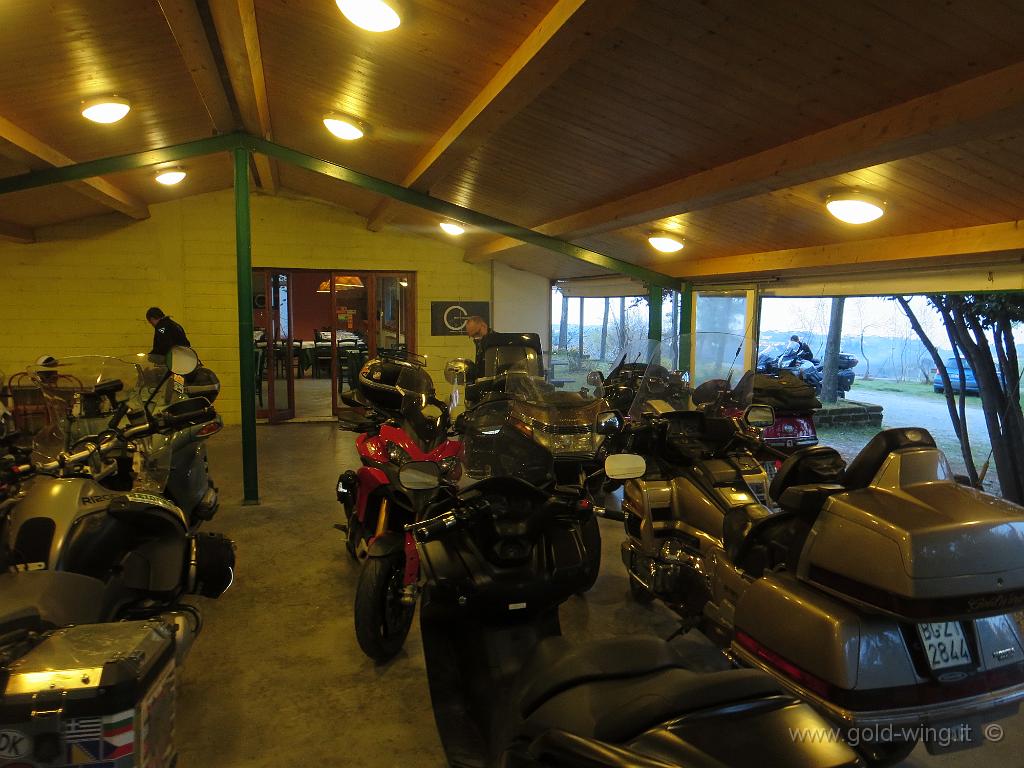 IMG_0428.JPG - Le moto nell'agriturismo Una