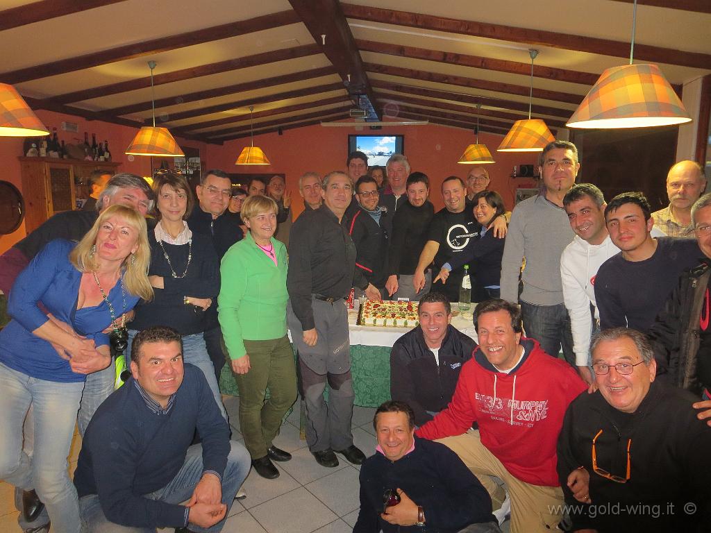 IMG_0446.JPG - Foto di gruppo e e torta per il Giro del Mondo