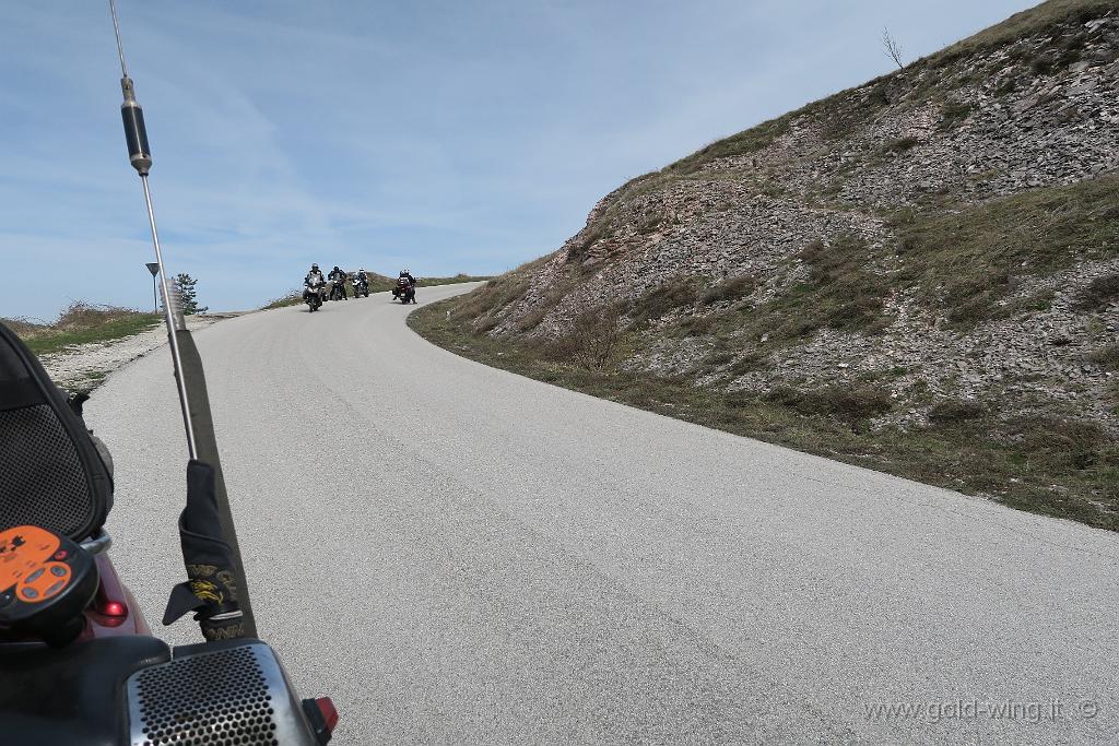 IMG_0255.JPG - Discesa dal Monte Nerone (m 1.525): incontro con il gruppo proveniente da Foggia