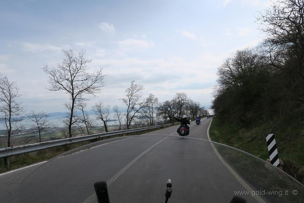 IMG_0355.JPG - Discesa da Gosparini (m 604), verso il Lago Trasimeno (m 258)