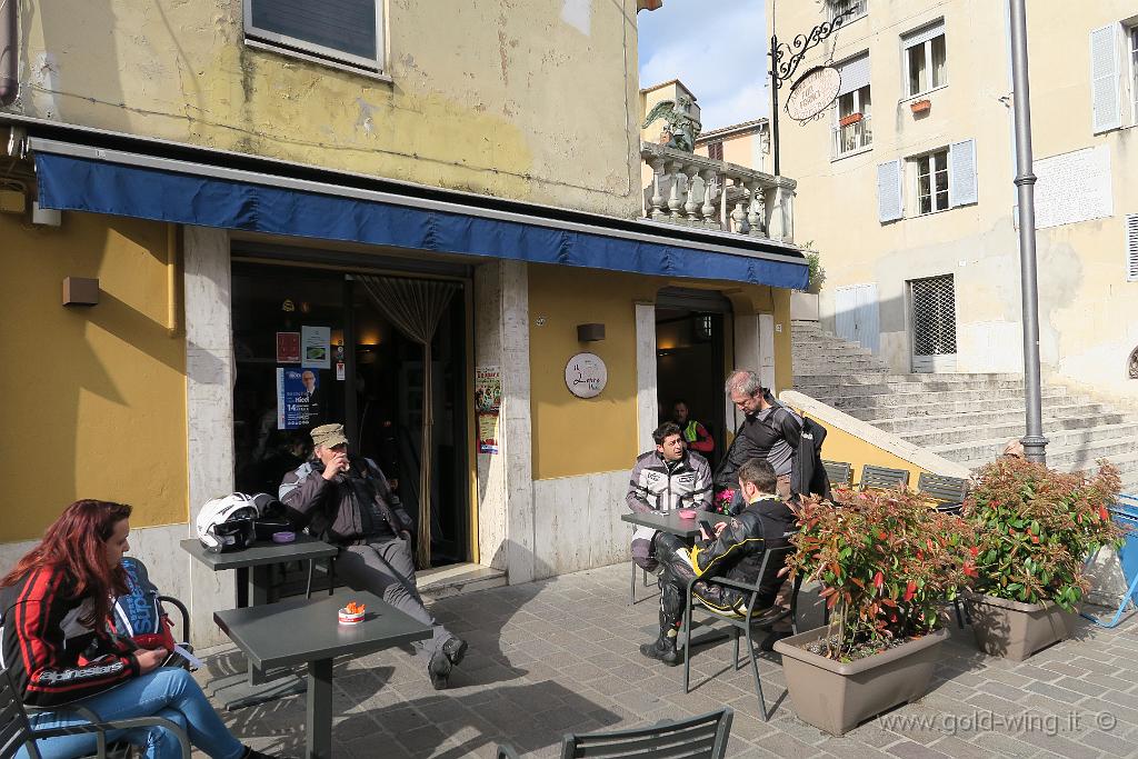 IMG_0400.JPG - Magione (PG): relax al bar