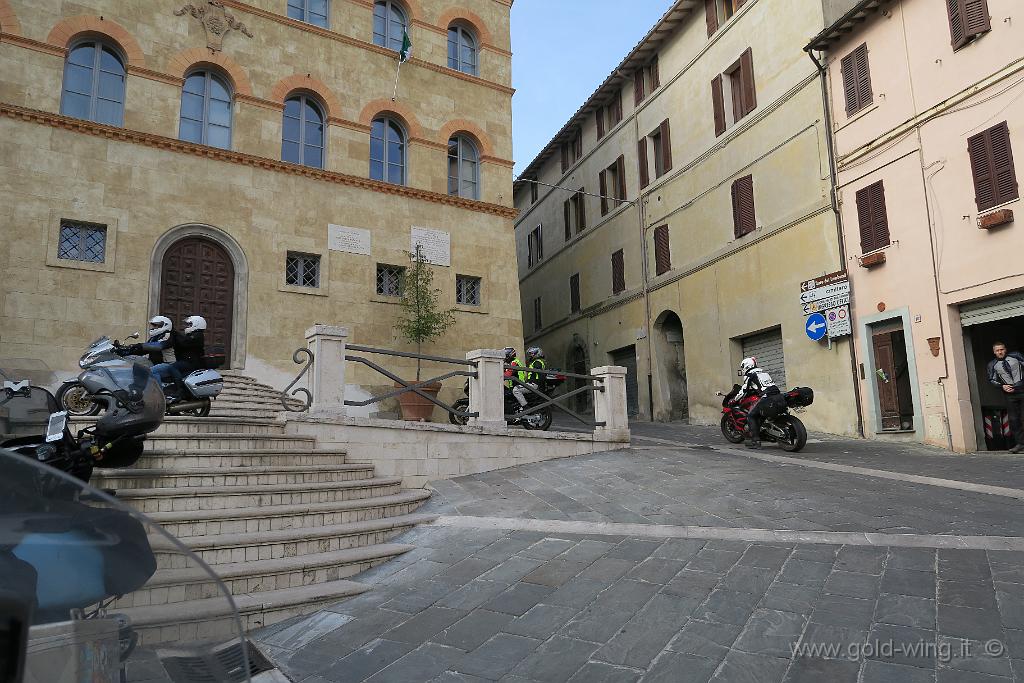 IMG_0403.JPG - Magione (PG): partenza dalla piazza