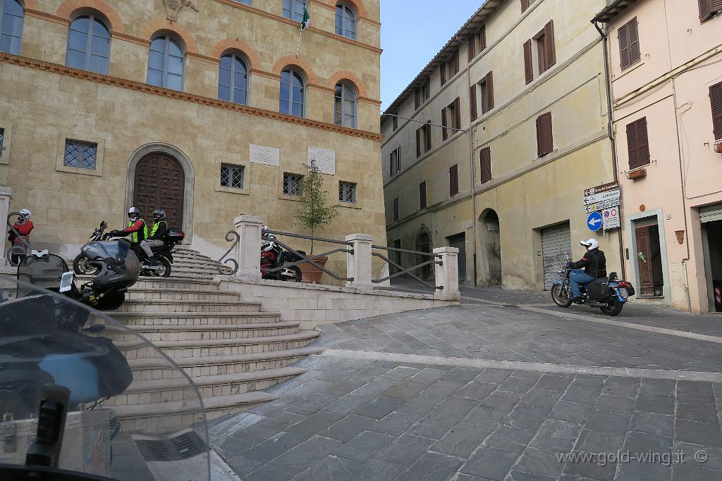 IMG_0404.JPG - Magione (PG): partenza dalla piazza