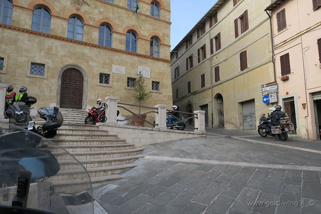 IMG_0405.JPG - Magione (PG): partenza dalla piazza