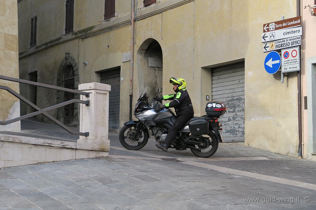 IMG_0408.JPG - Magione (PG): partenza dalla piazza
