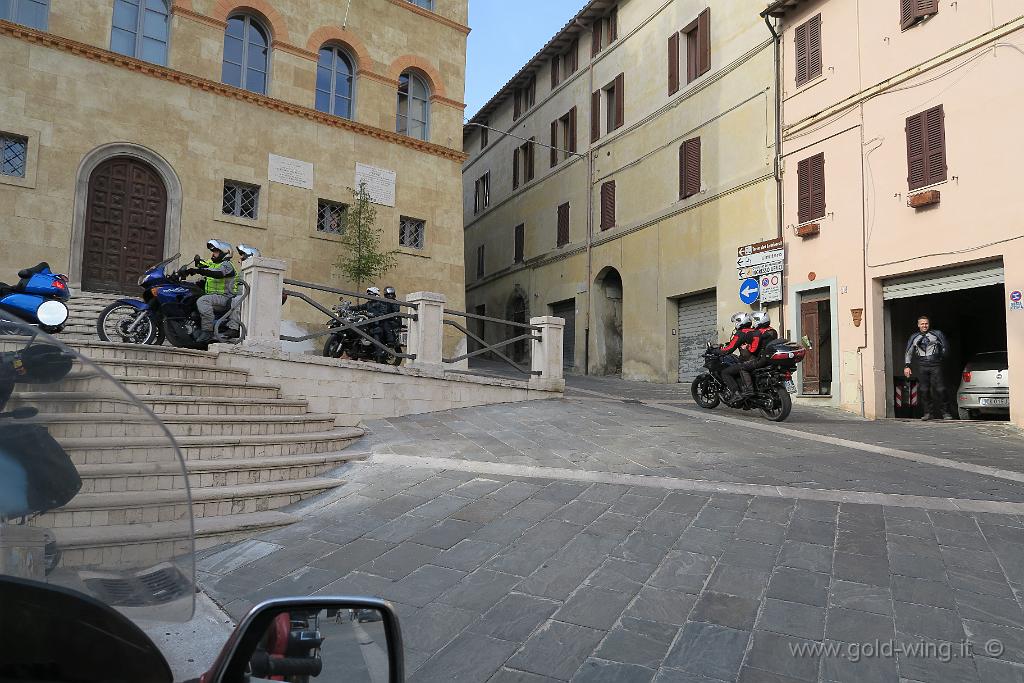 IMG_0409.JPG - Magione (PG): partenza dalla piazza