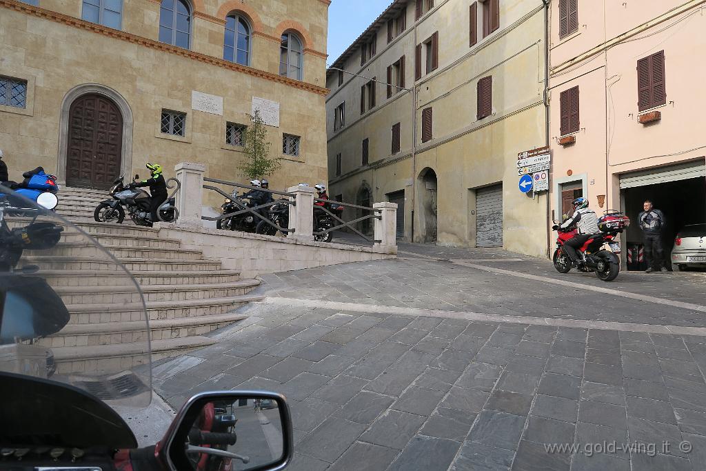 IMG_0410.JPG - Magione (PG): partenza dalla piazza