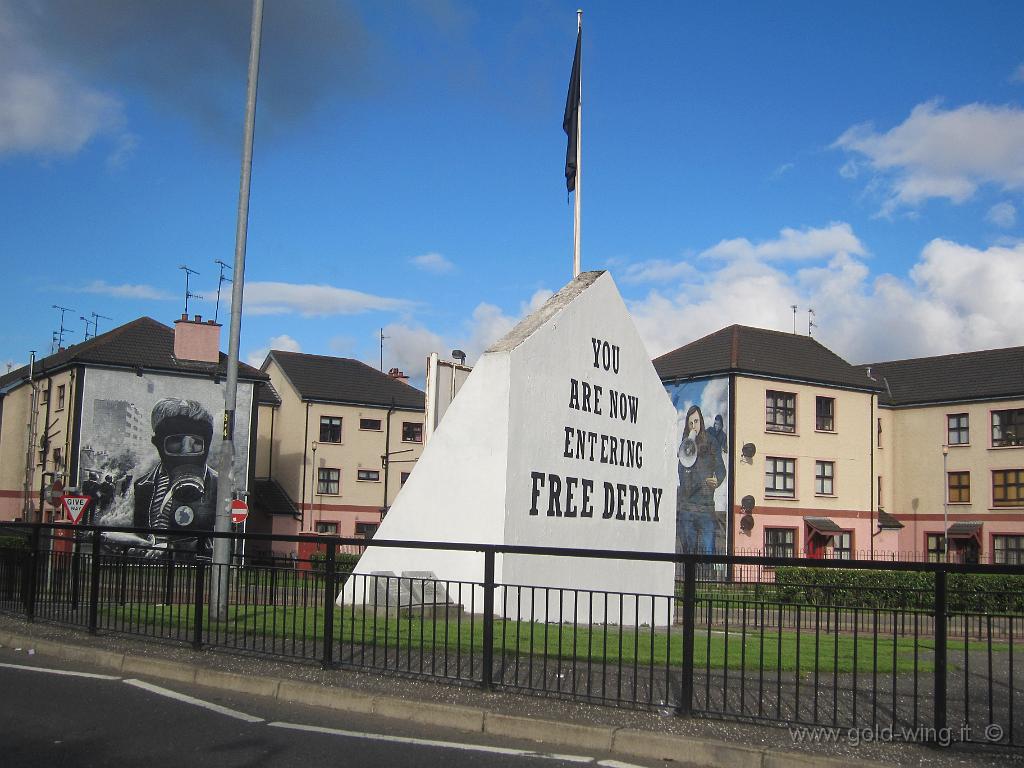 0676.JPG - Derry. Il Free Derry Corner: "you are now entering free Derry (state entrando nella Derry libera)