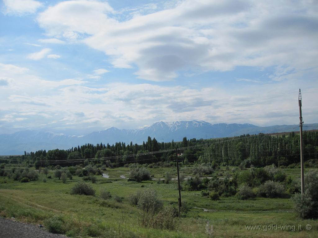 220.JPG - A est di Symkent (Kazakistan): le montagne el Kirghizistan