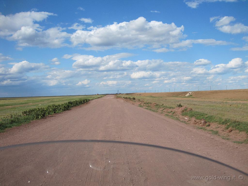 231.JPG - Tra Karaganda ed Ekibastuz  (Kazakistan): 60 km di deviazione sterrata (poi peggiora)