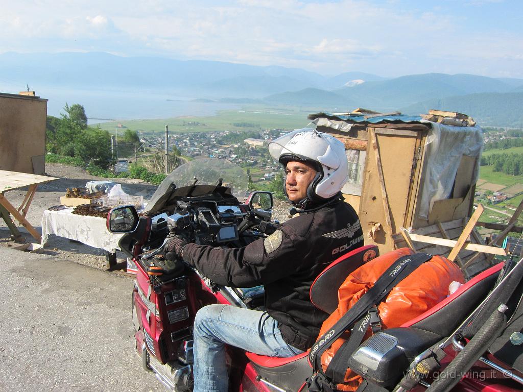 505.JPG - Lago Baikal e venditore pesce
