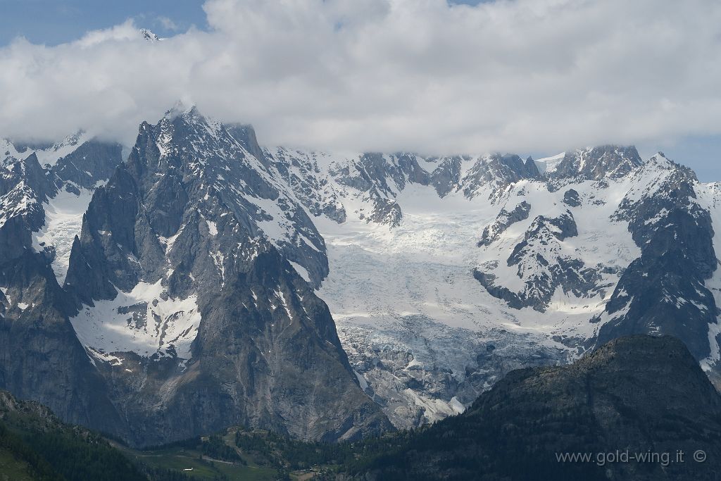 IMG_0619.JPG - Colle San Carlo (m 1.971): panorama sul Monte Bianco (m 4.810)
